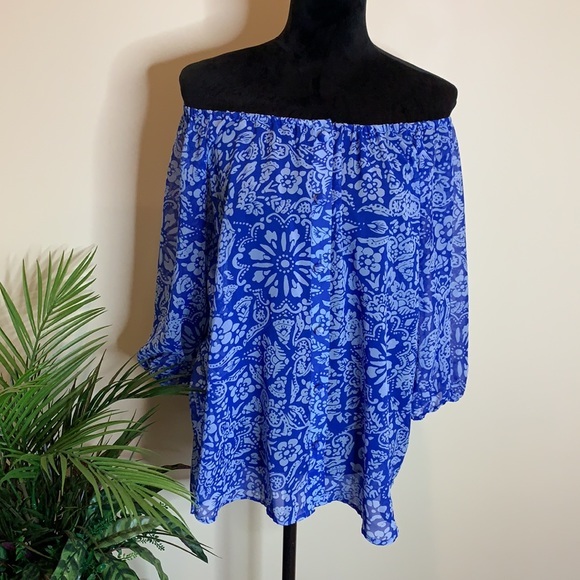 CAbi semi sheer button down top - Picture 4 of 7